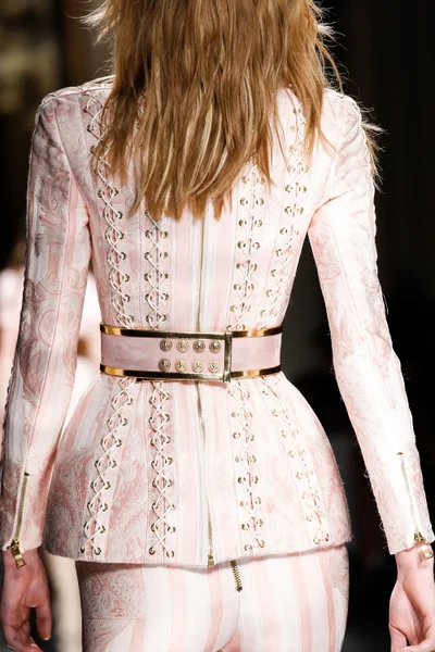 Look 17